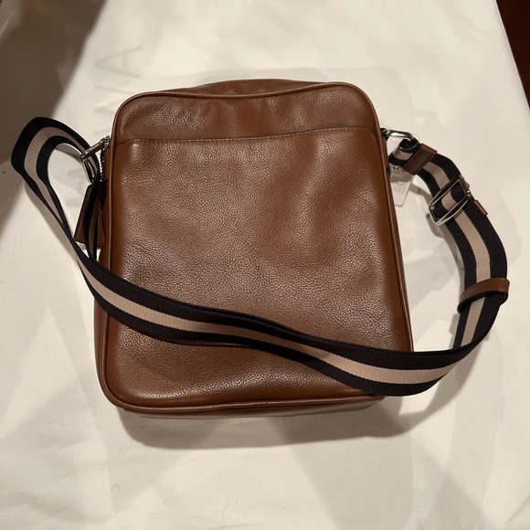 Brand New Brown Coach Flight Bag. - Picture 4 of 4